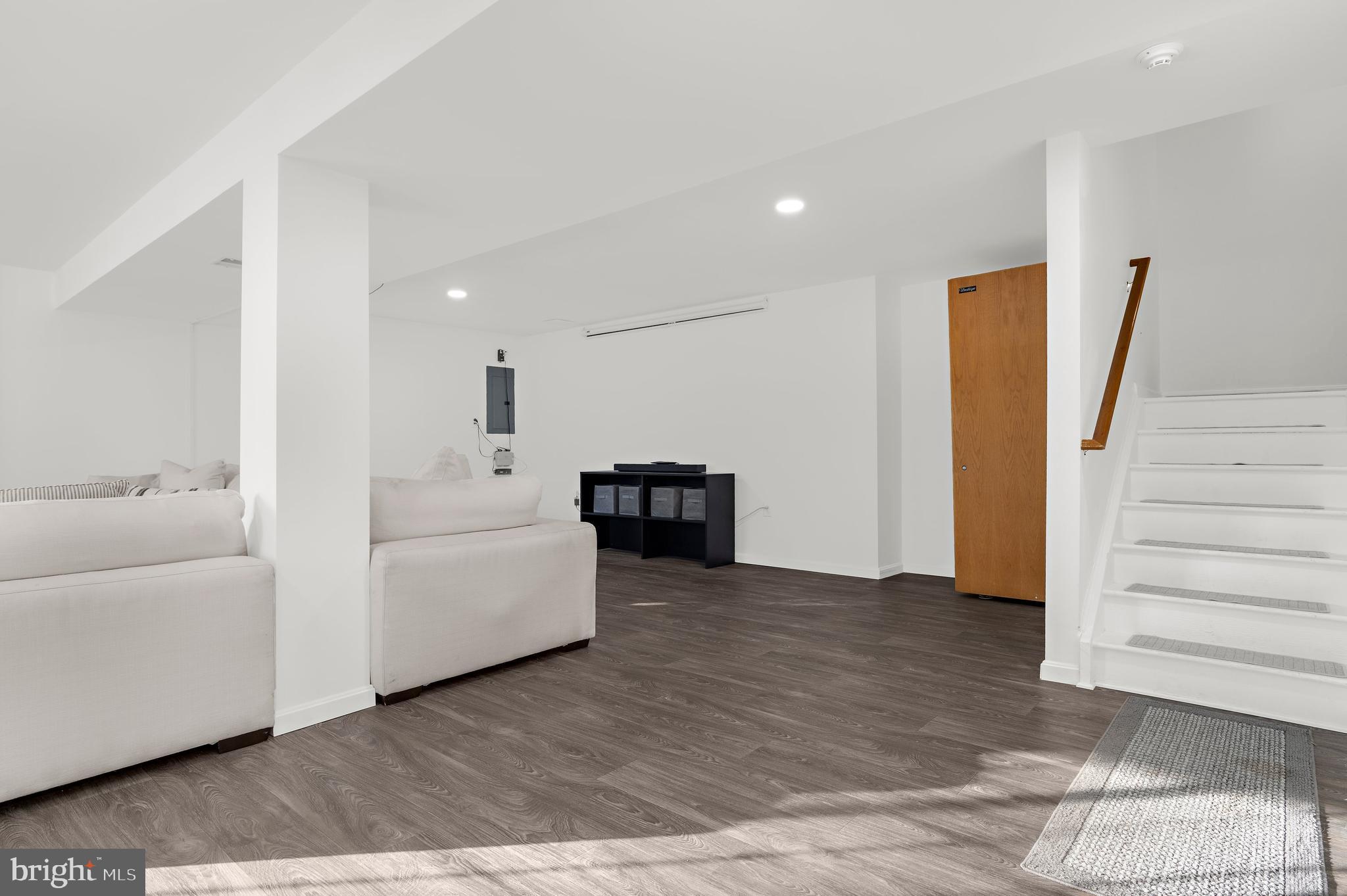 CEDAR TREE - Residential