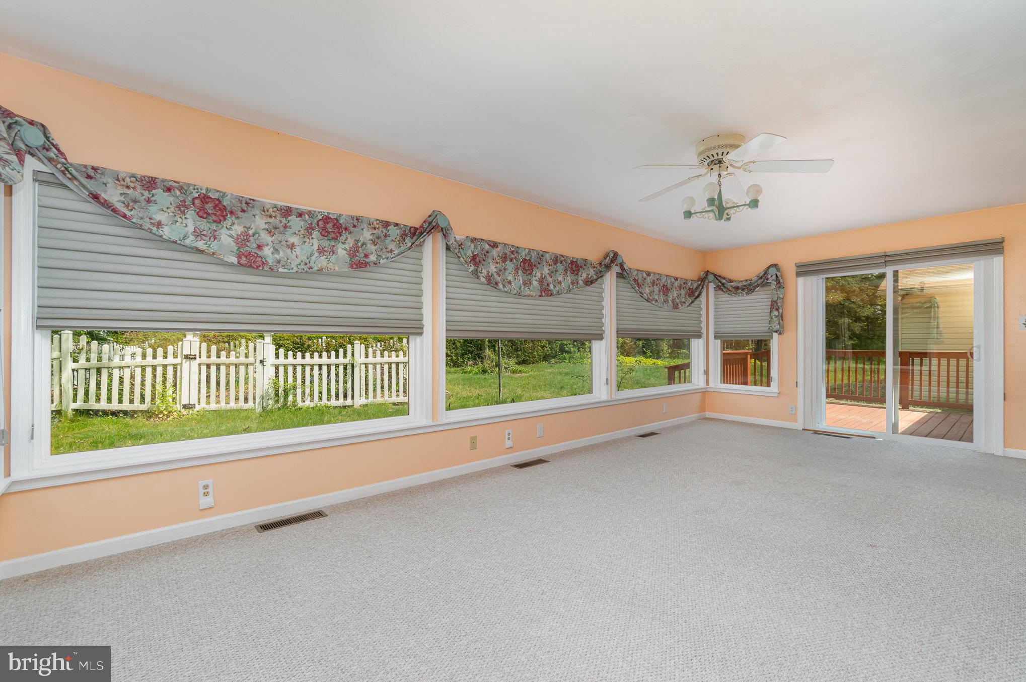 TWIN LAKES - Residential