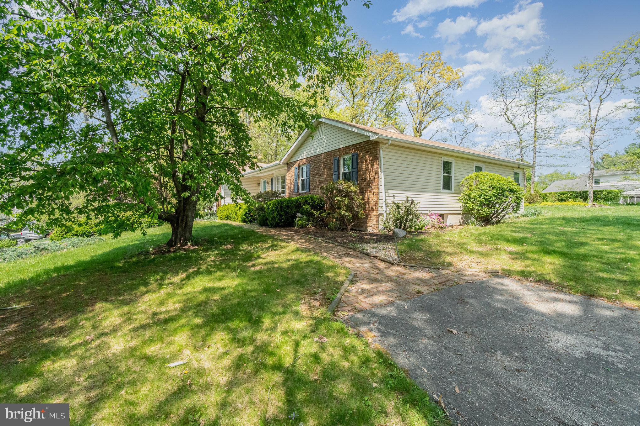 TWIN LAKES - Residential