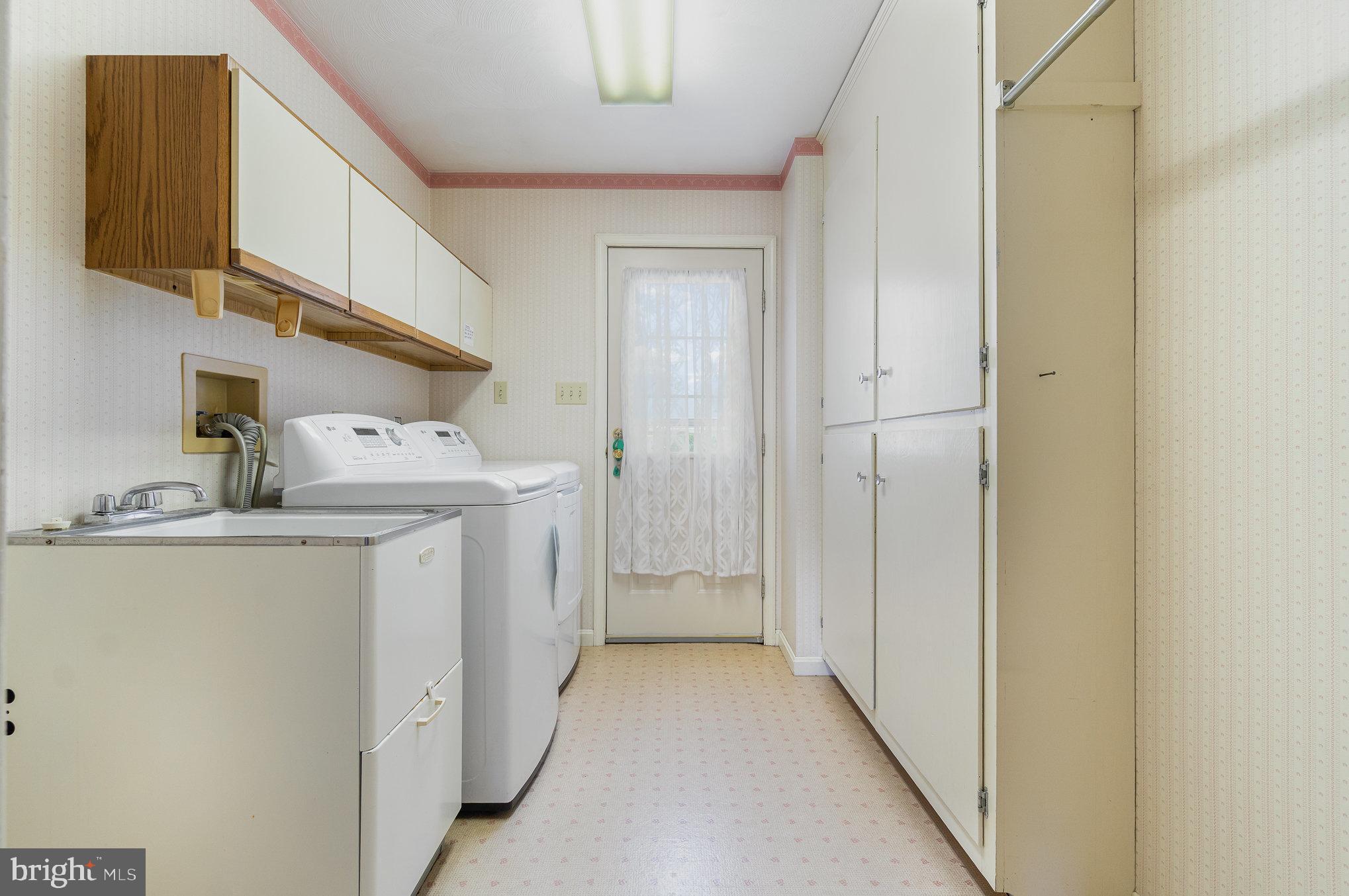 TWIN LAKES - Residential