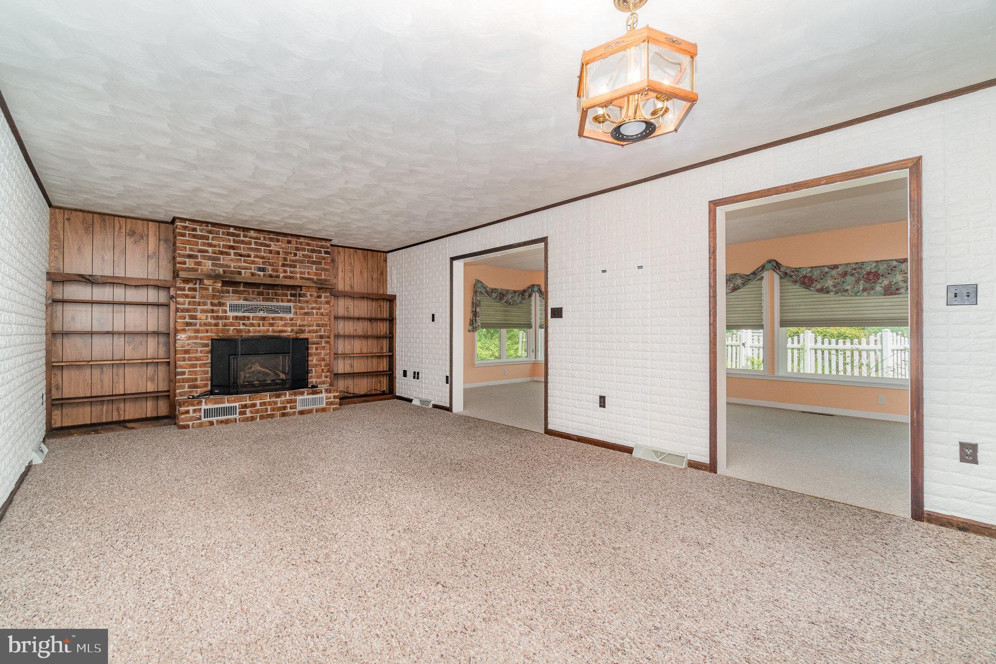 TWIN LAKES - Residential