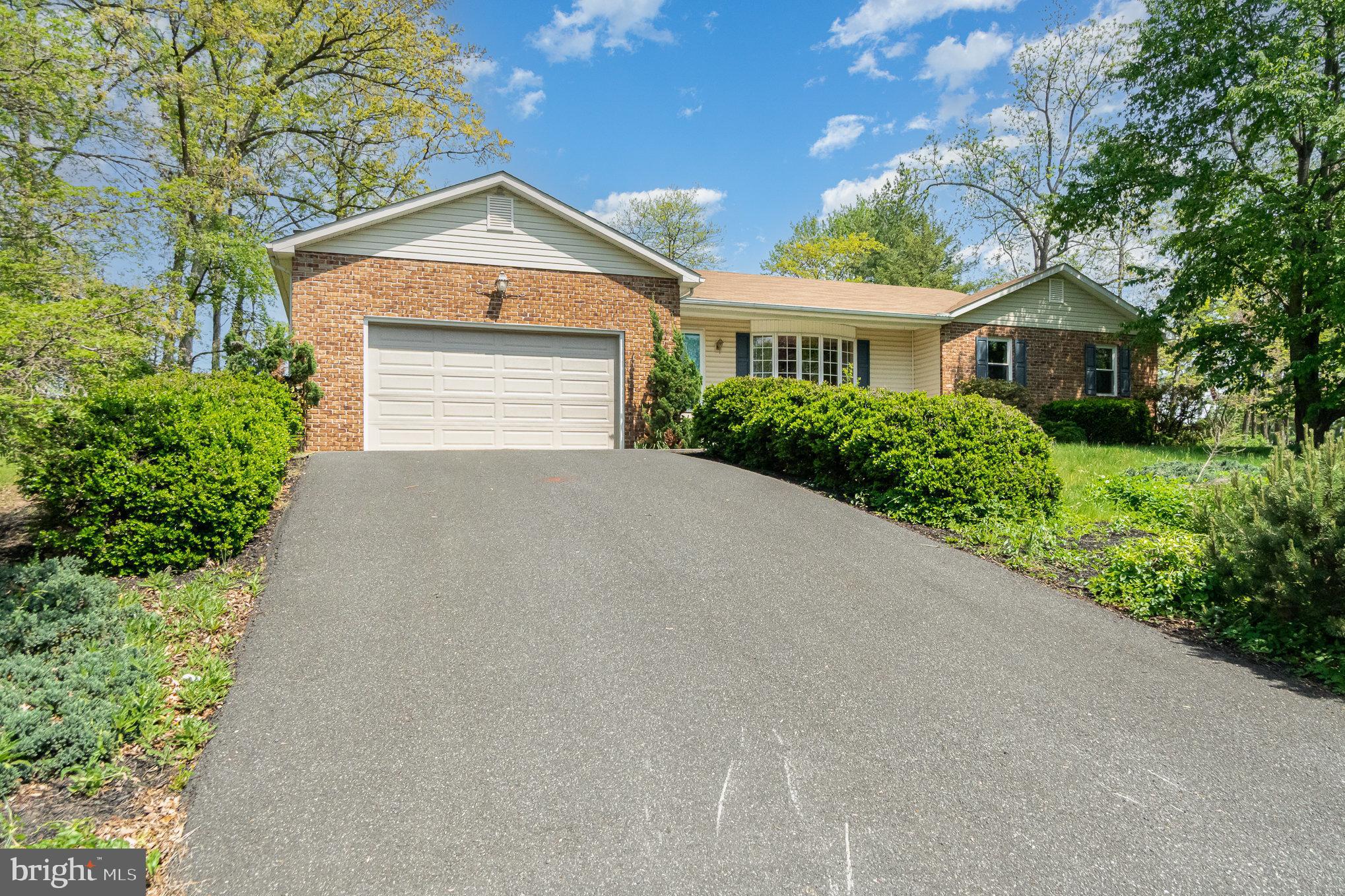 TWIN LAKES - Residential