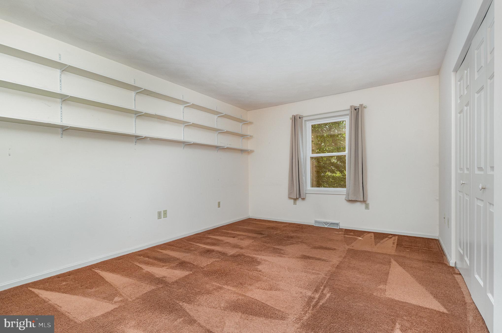 TWIN LAKES - Residential