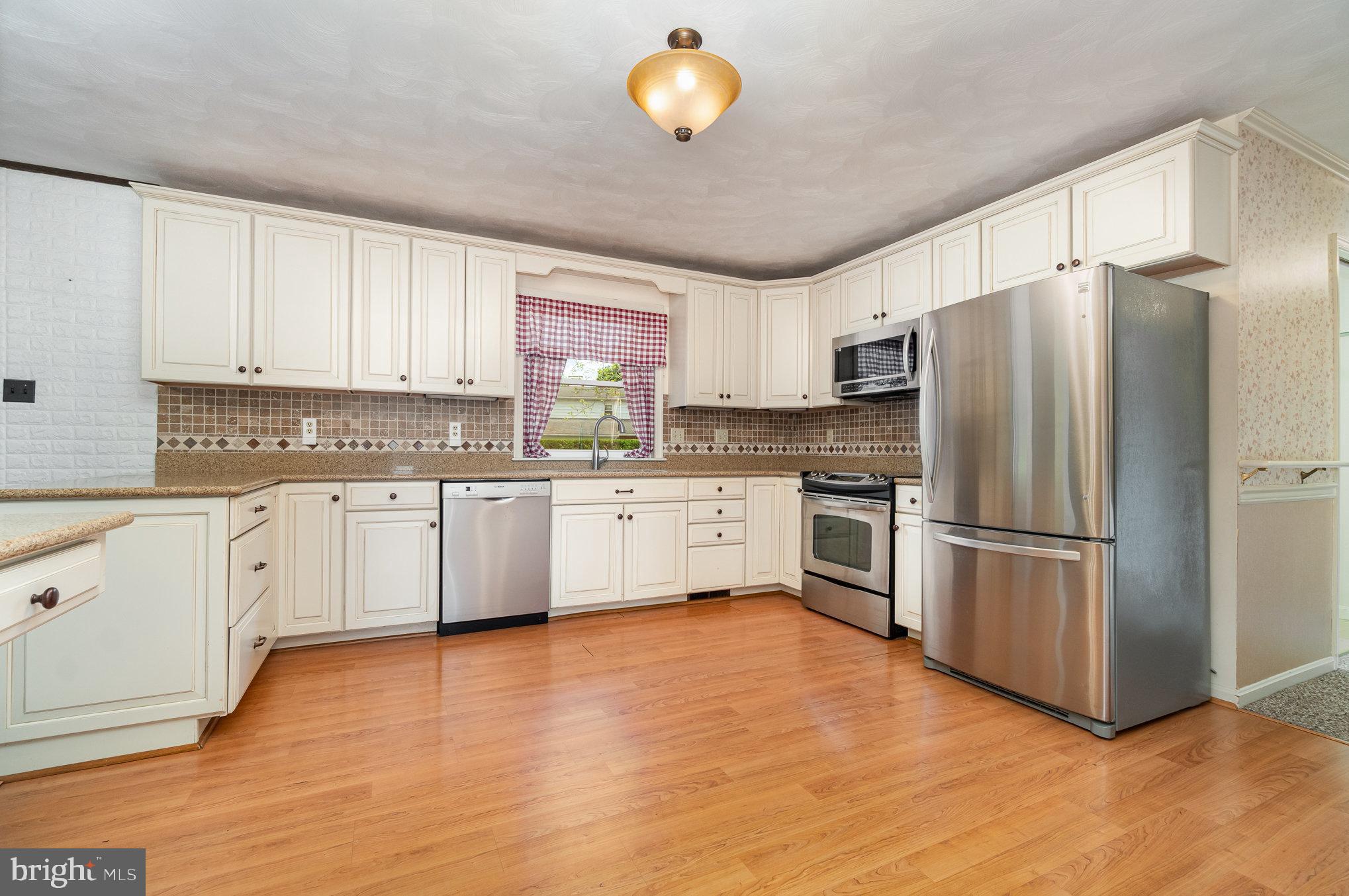 TWIN LAKES - Residential