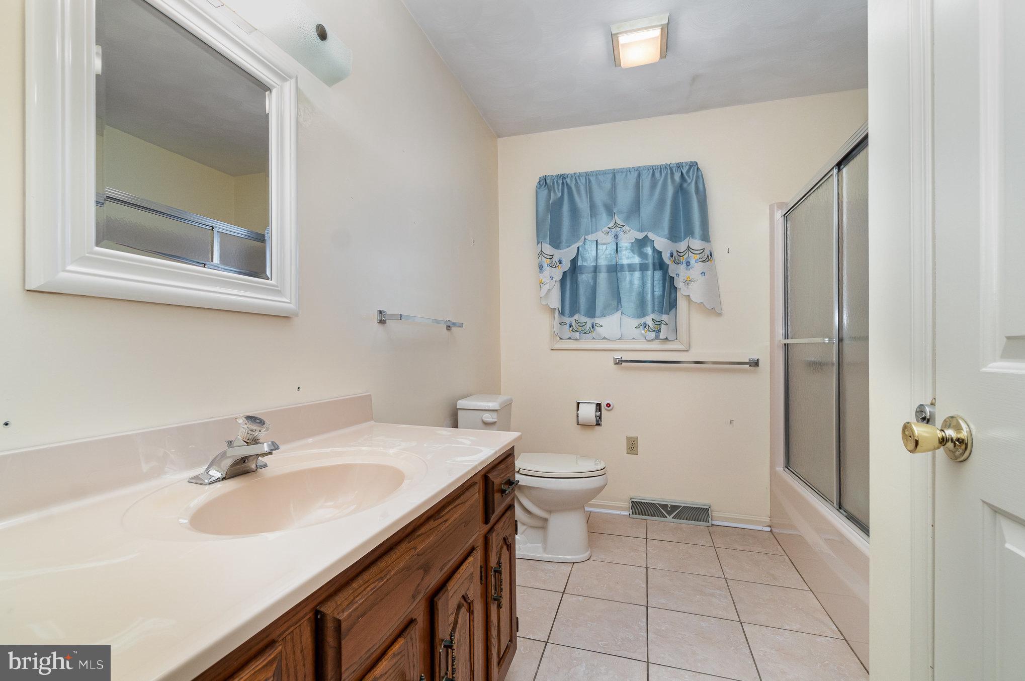 TWIN LAKES - Residential