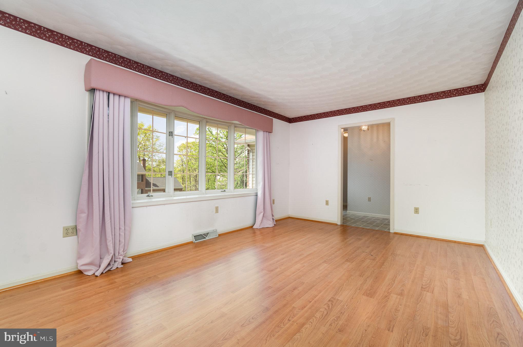 TWIN LAKES - Residential