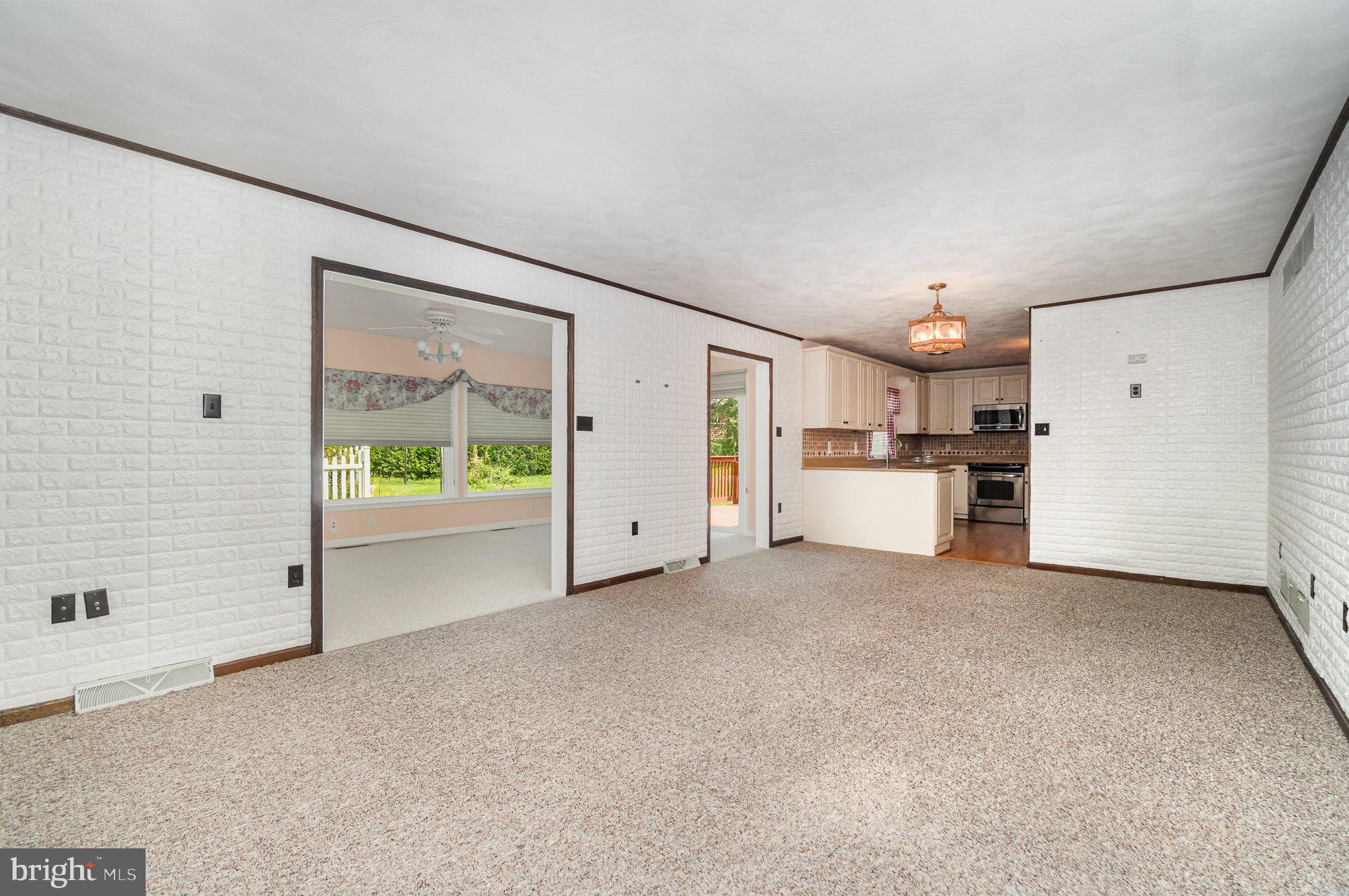 TWIN LAKES - Residential