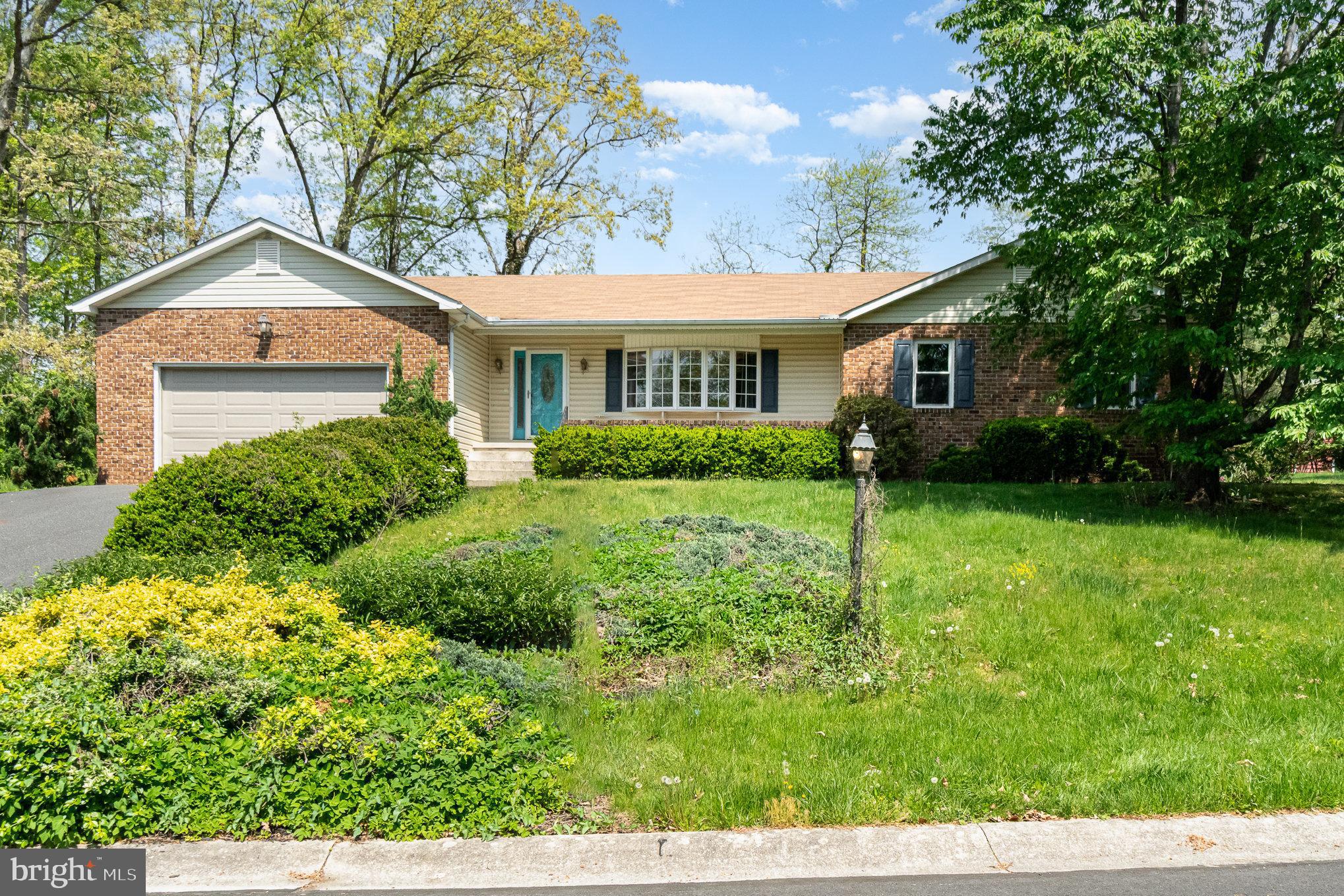 TWIN LAKES - Residential