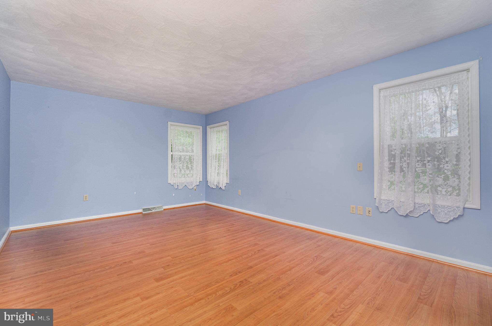 TWIN LAKES - Residential