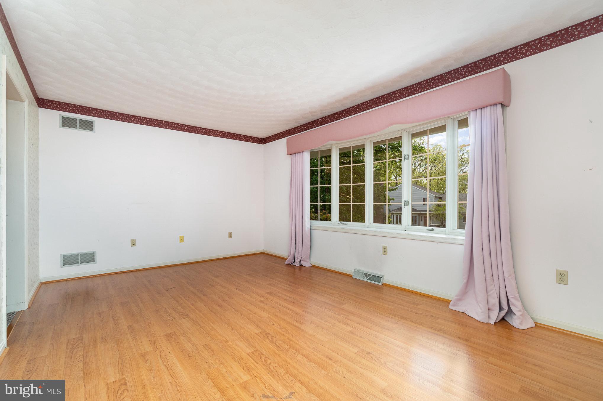 TWIN LAKES - Residential