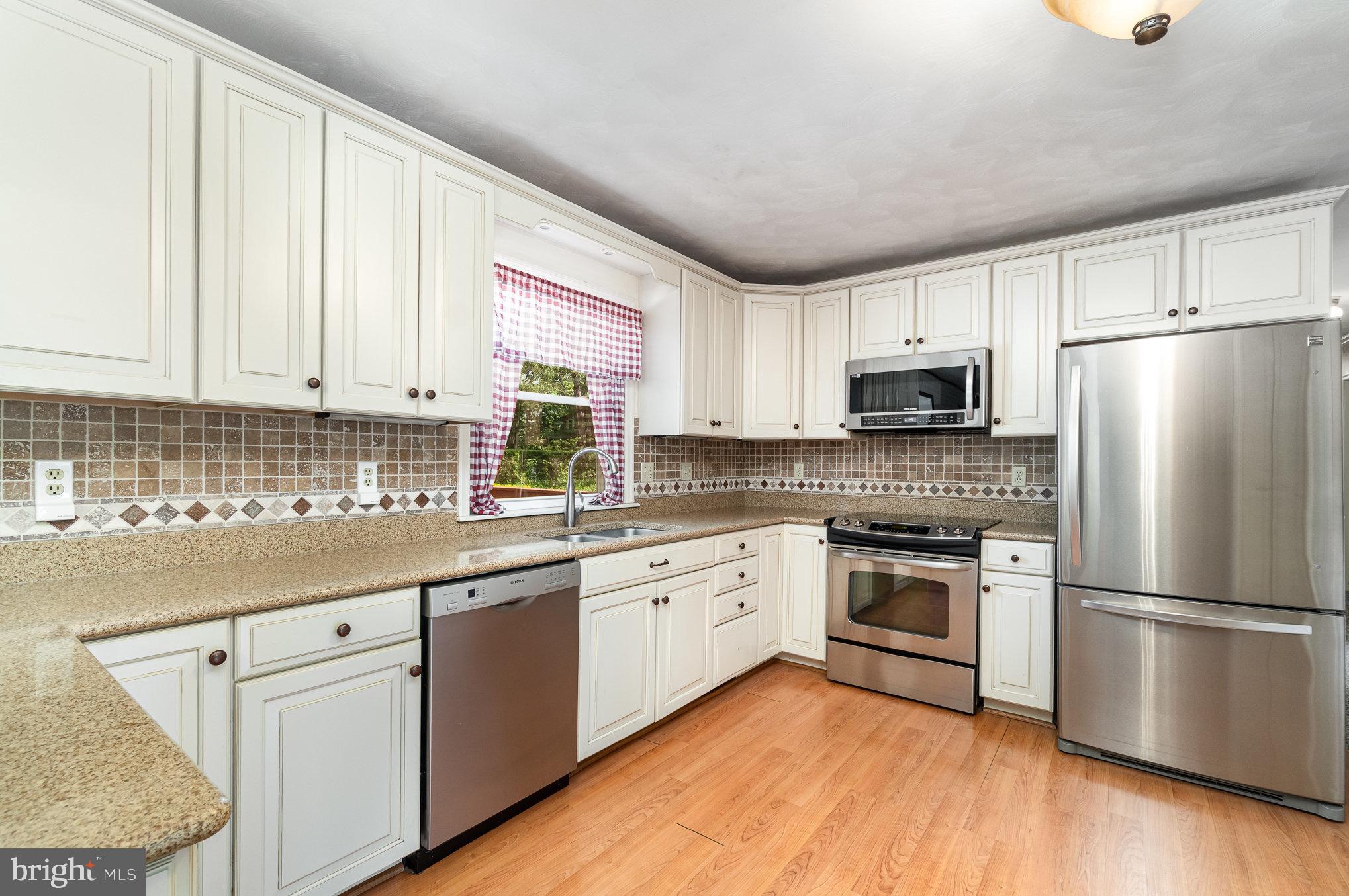 TWIN LAKES - Residential