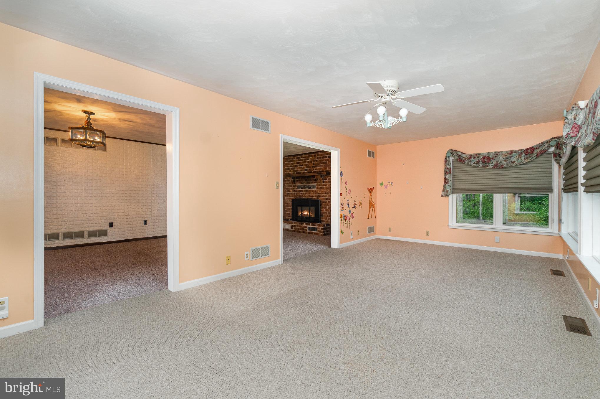 TWIN LAKES - Residential