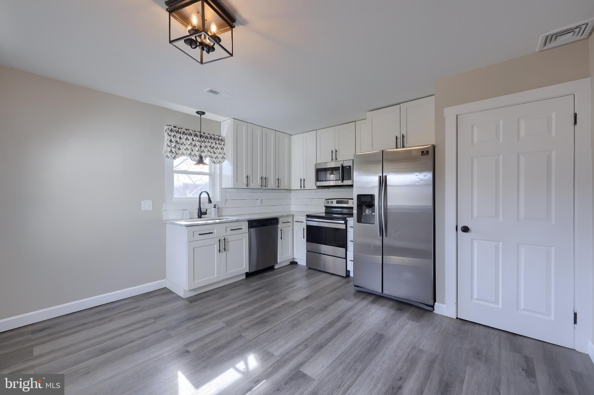 3 W FAIRVIEW AVENUE