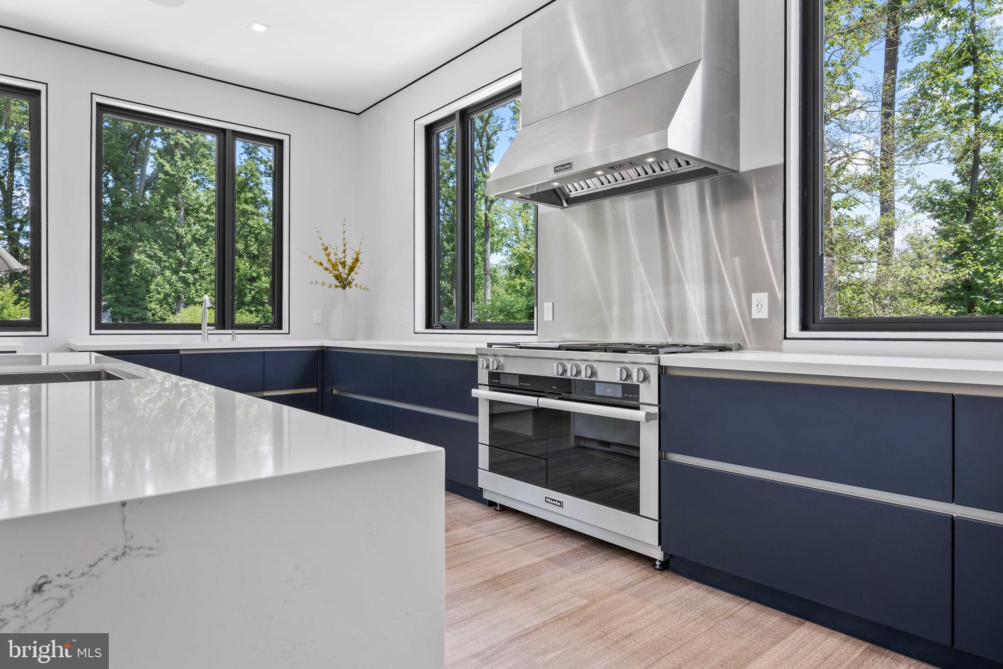 BRADLEY HILLS GROVE - Residential