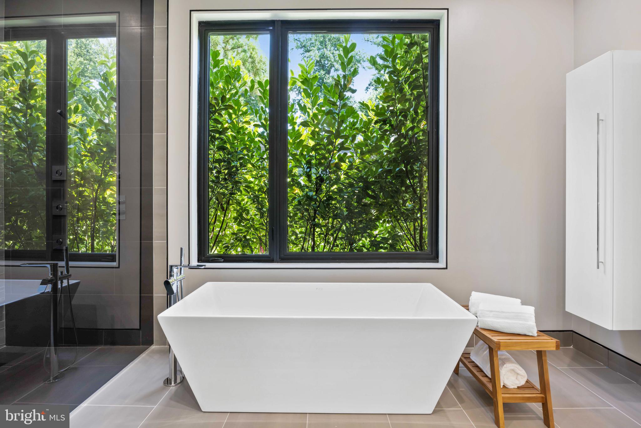 BRADLEY HILLS GROVE - Residential