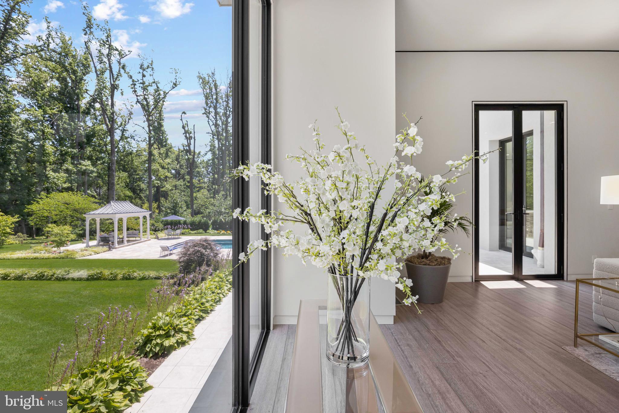 BRADLEY HILLS GROVE - Residential