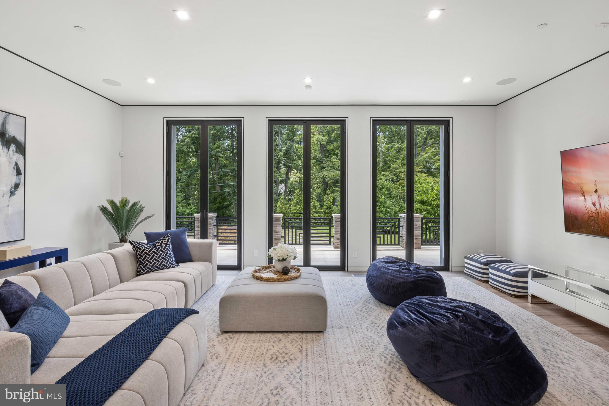 BRADLEY HILLS GROVE - Residential