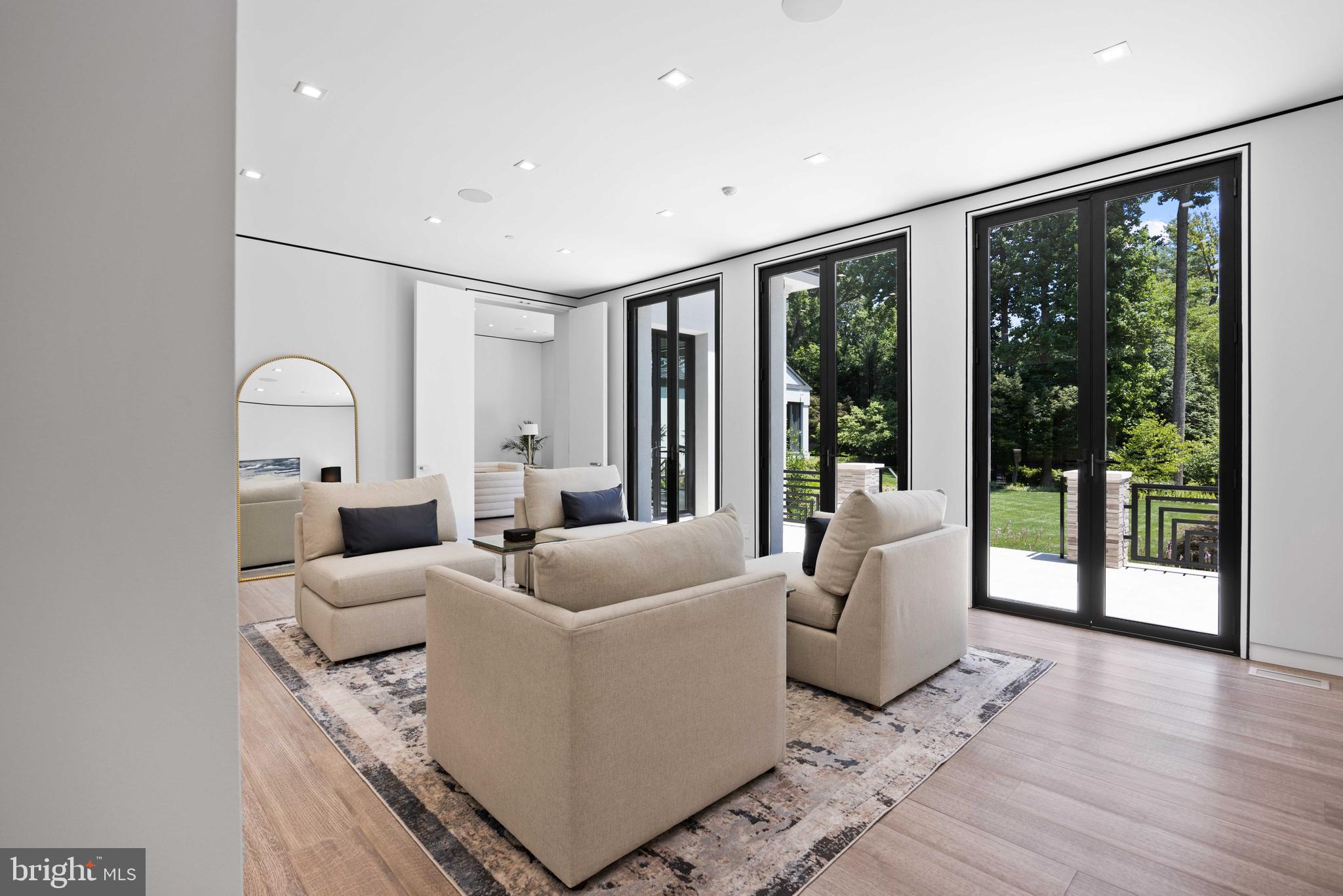 BRADLEY HILLS GROVE - Residential