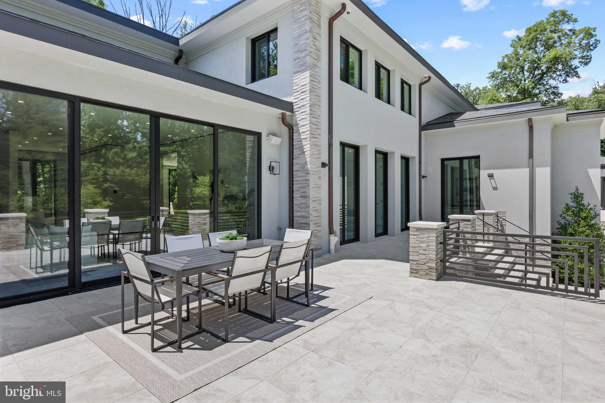 BRADLEY HILLS GROVE - Residential