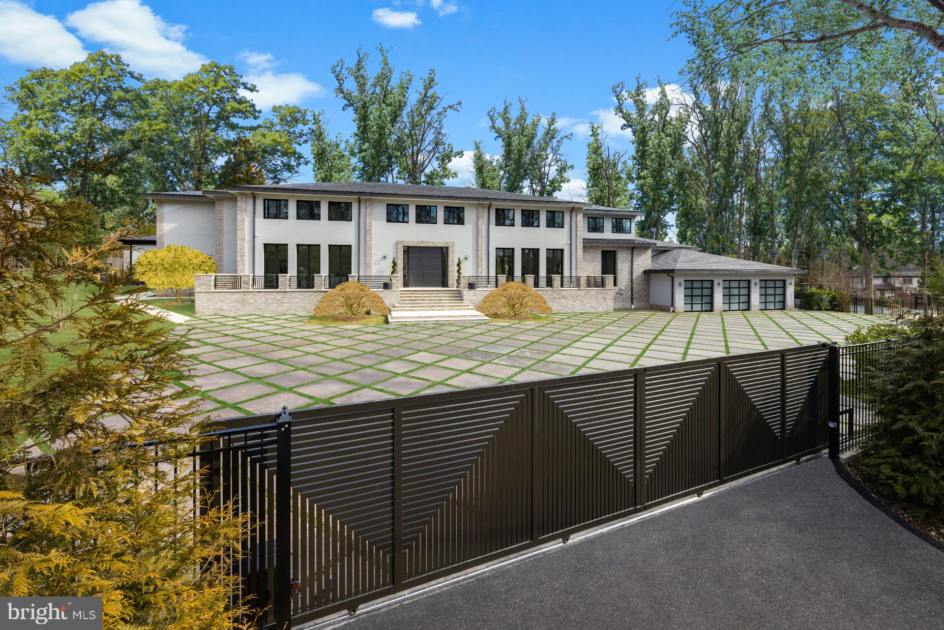 BRADLEY HILLS GROVE - Residential