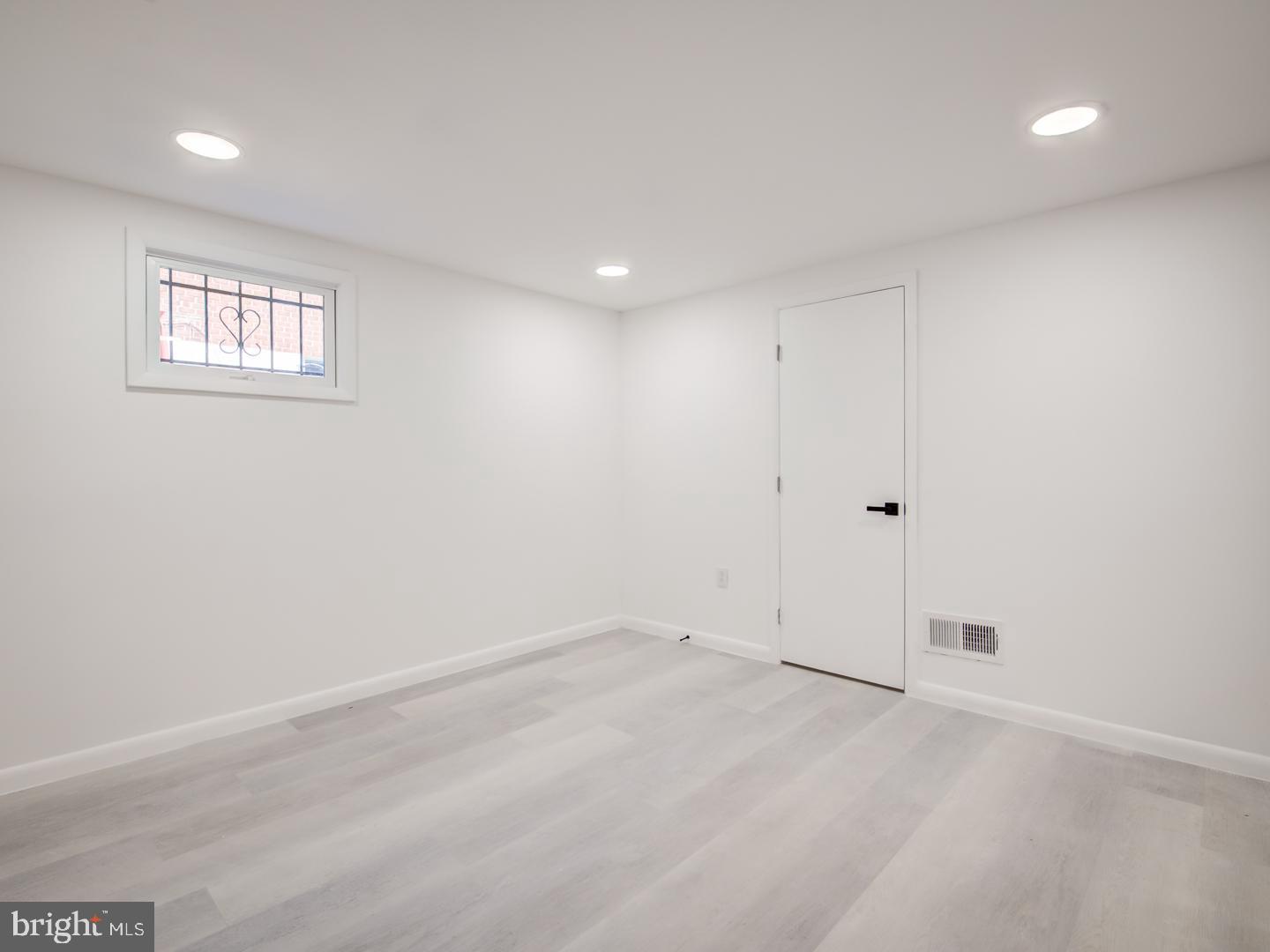 WHITFIELD GARDENS - Residential