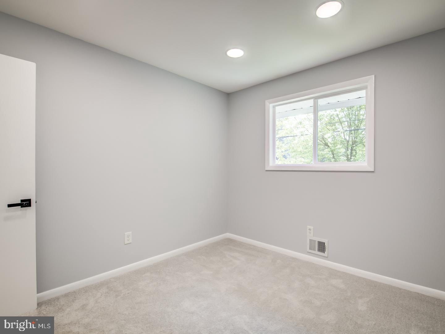 WHITFIELD GARDENS - Residential