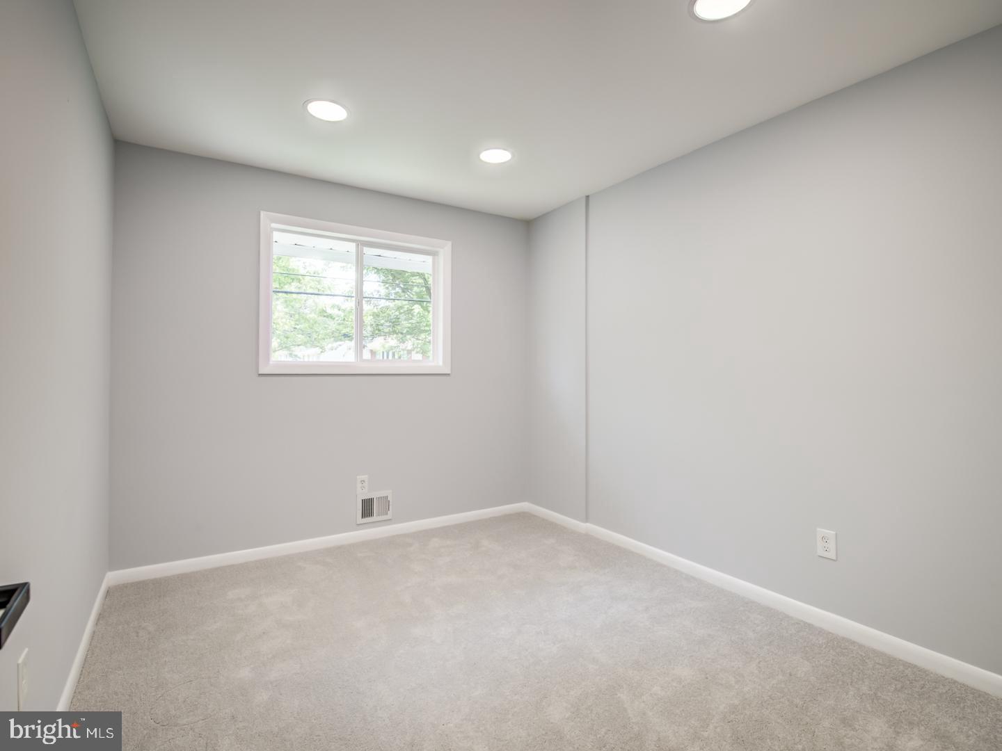 WHITFIELD GARDENS - Residential