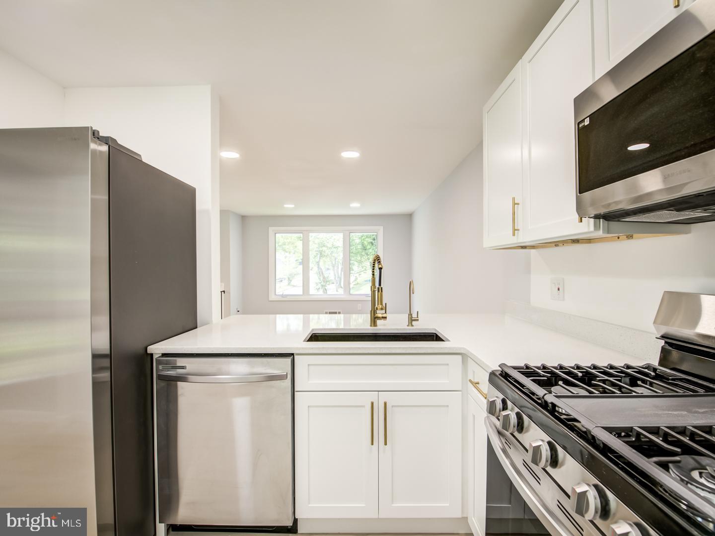 WHITFIELD GARDENS - Residential