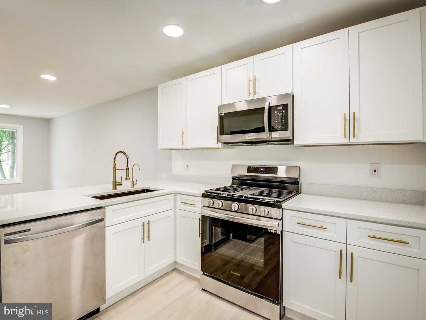 WHITFIELD GARDENS - Residential