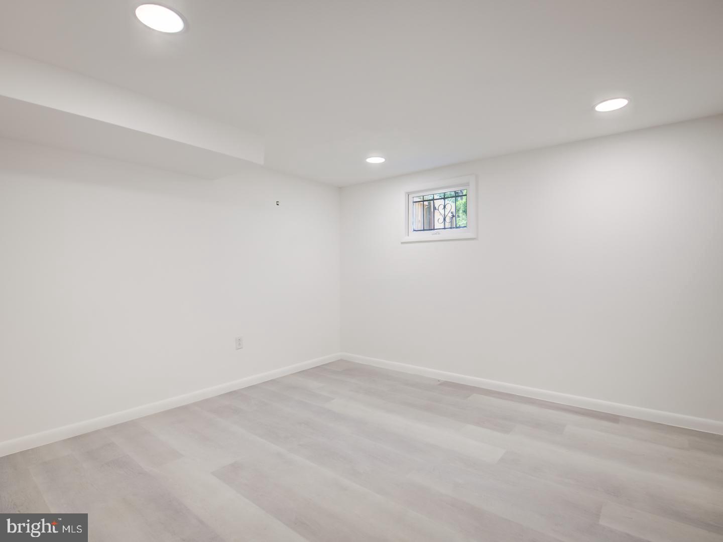 WHITFIELD GARDENS - Residential