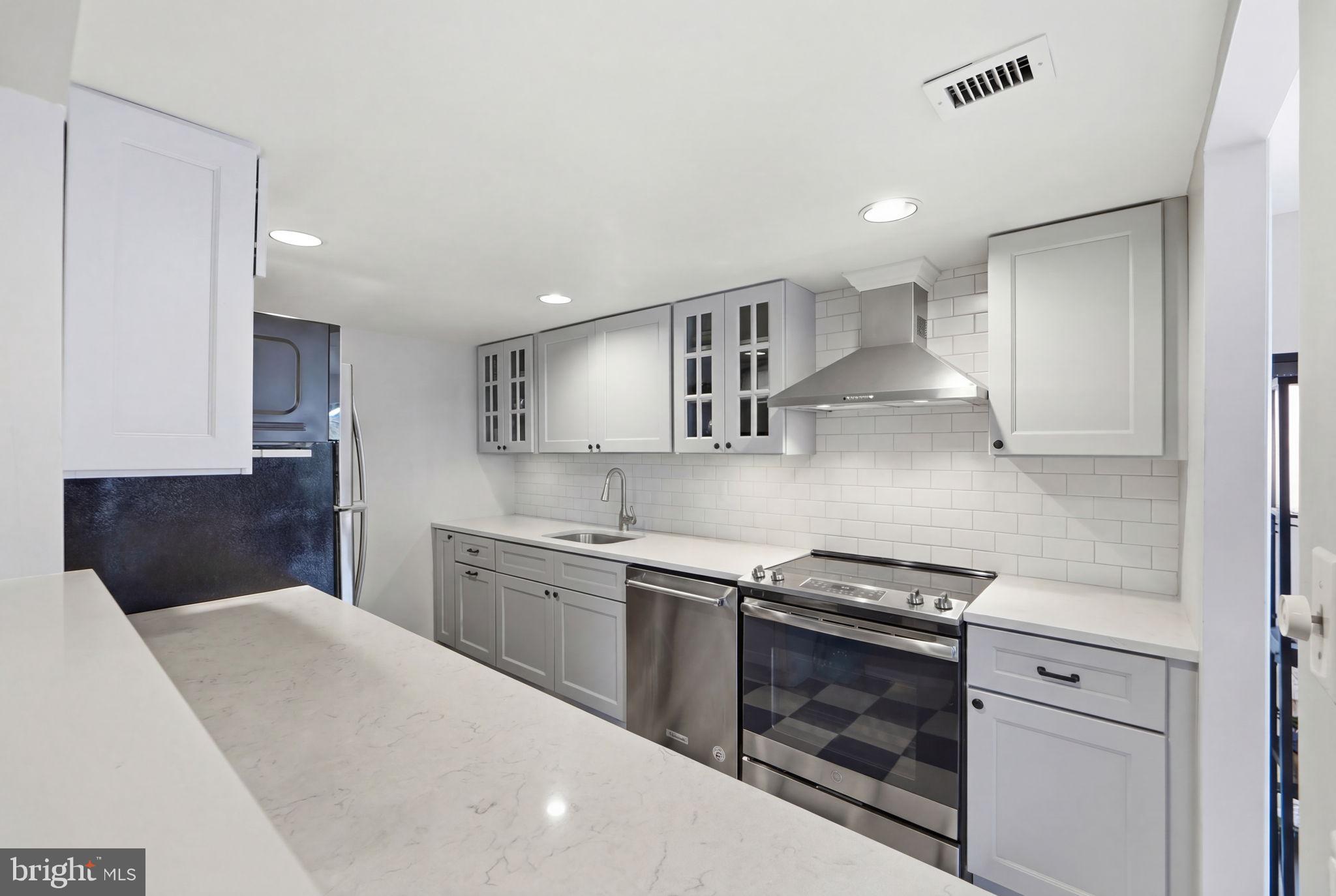 1600 PRINCE STREET - Residential