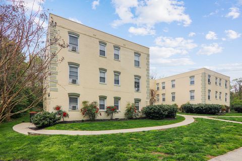 Condo For Rent - 4701 Ravenswood Road #24<br/> RIVERDALE, MD 20737