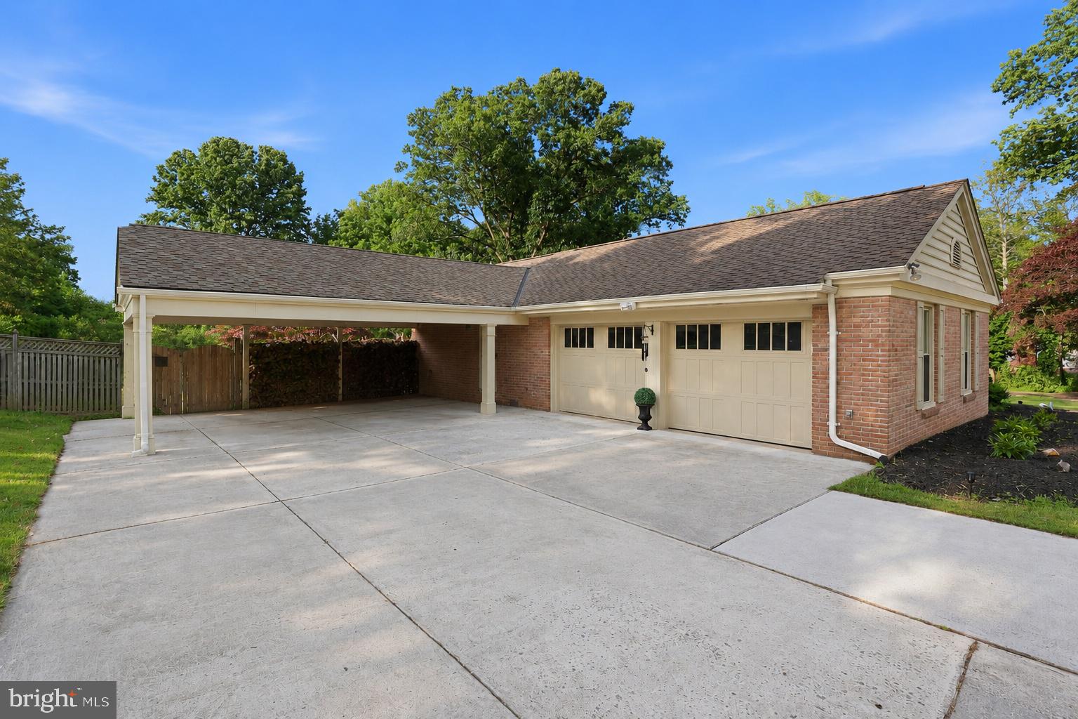 512 COPLEY LANE
