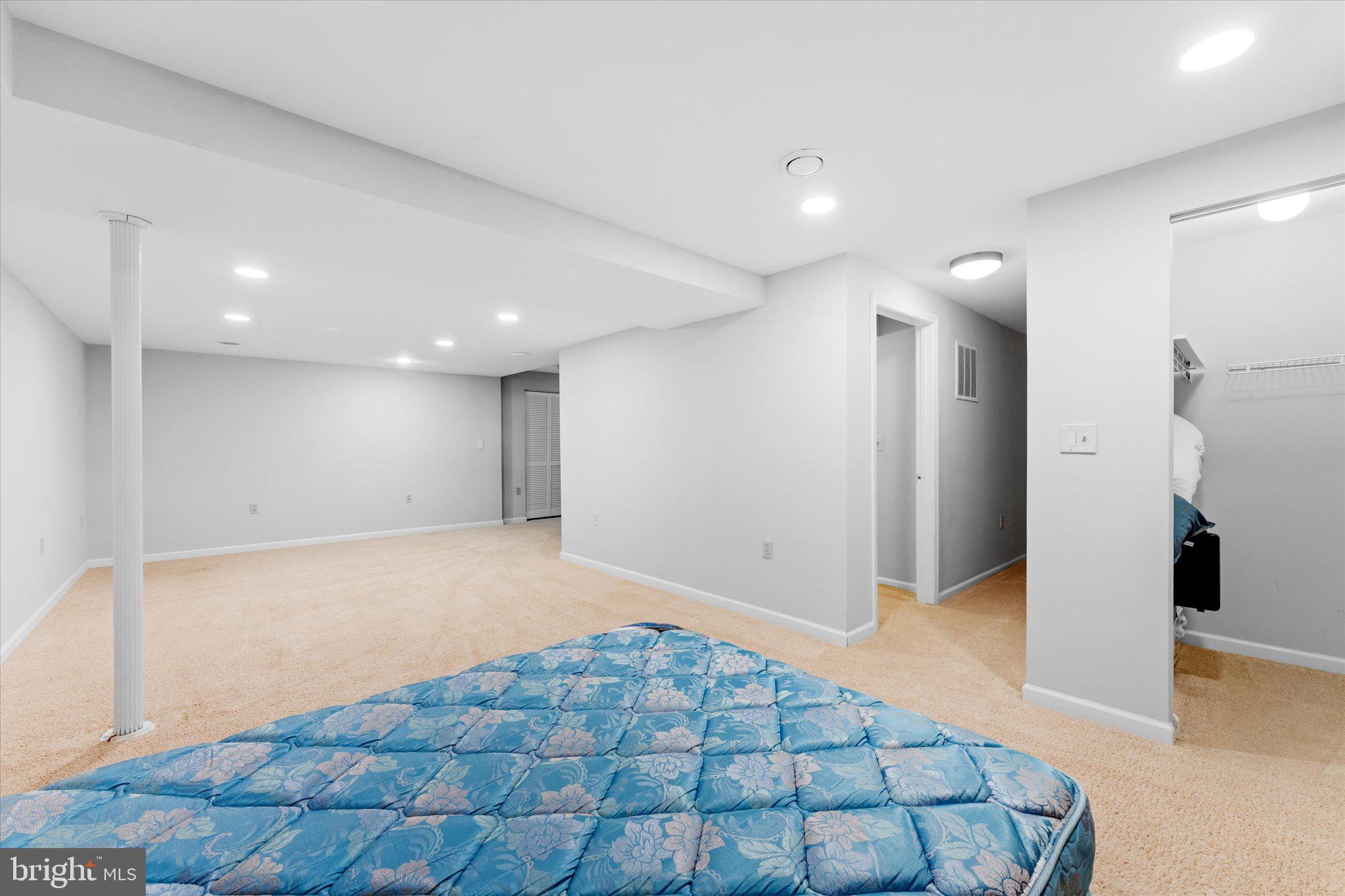 ASHBURN VILLAGE - Residential