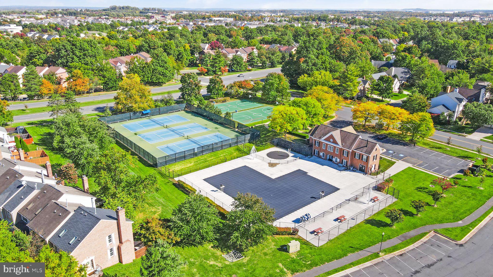 ASHBURN VILLAGE - Residential