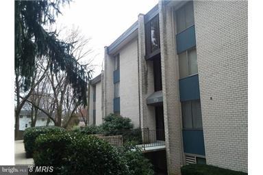 LARGE SPLIT LEVEL CONDO OPEN FLOOR PLAN NEW CARPET LARGE LIVING ROOM, PATIO HUGE MASTER WITH WALK IN CLOSET AVAILABLE IMMED.! SEC 8 WELCOME