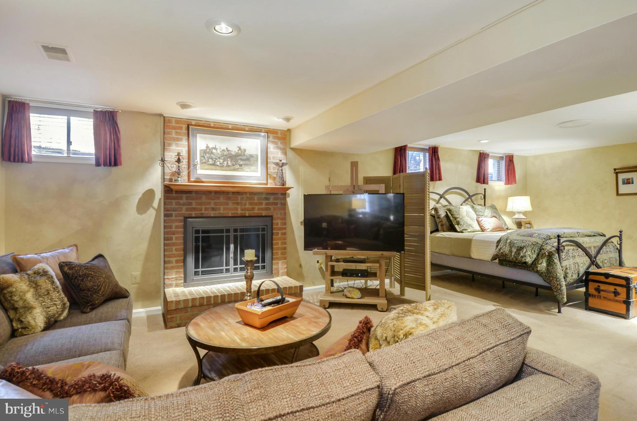 COLLINGWOOD SPRINGS - Residential