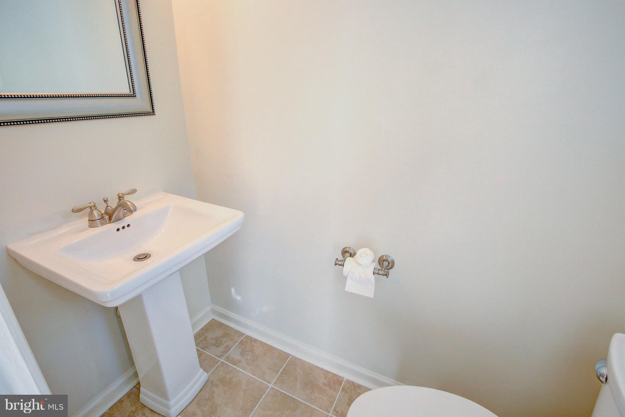 CROFTON MEWS CONDO - Residential Lease