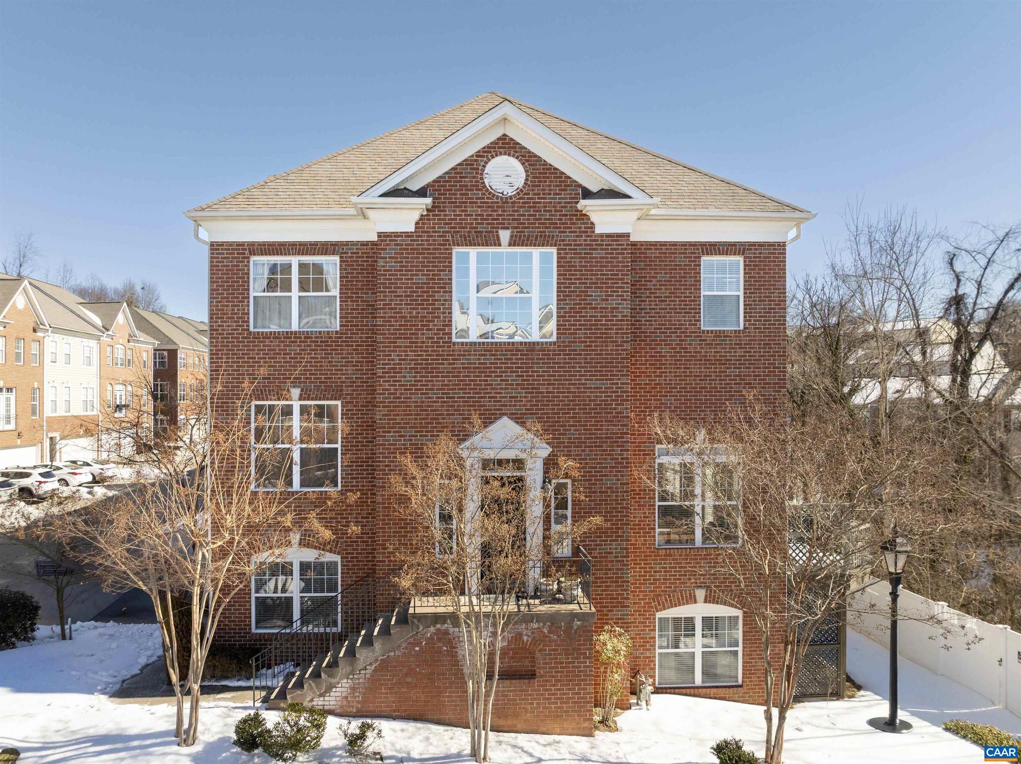 1045 GLENWOOD STATION LN