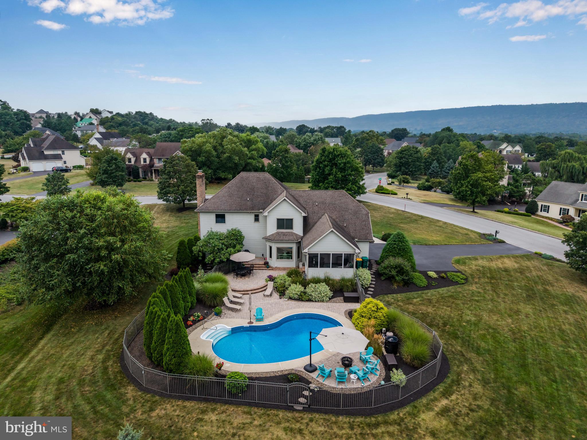 SIGNAL HILL - Residential