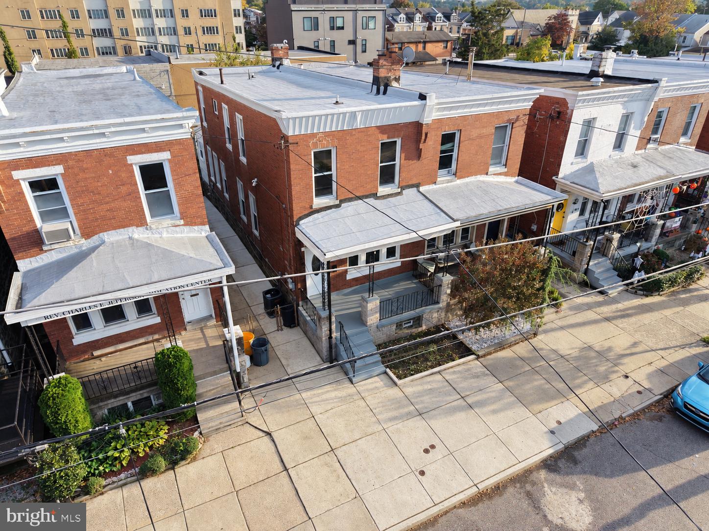 455 ROXBOROUGH AVENUE