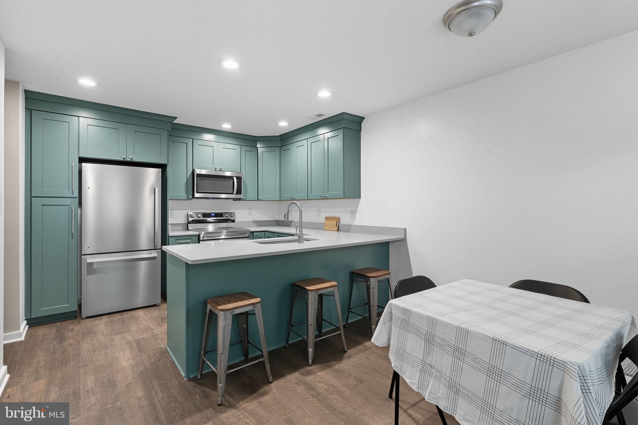 12300 POPLAR FOREST DRIVE