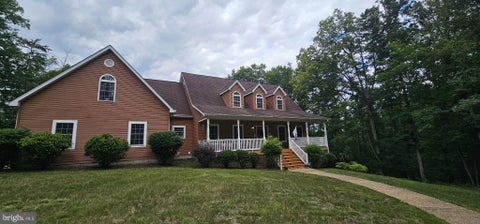 Photo of 816 Great Lake Drive, MIDDLETOWN, VA 22645 (MLS # VAWR2015102)