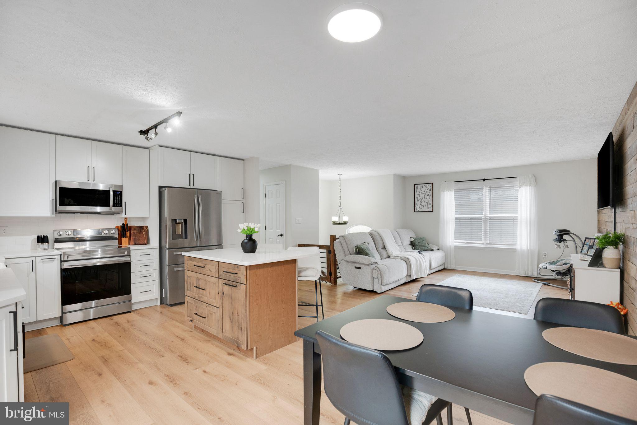 SUMMITT HILL - Residential