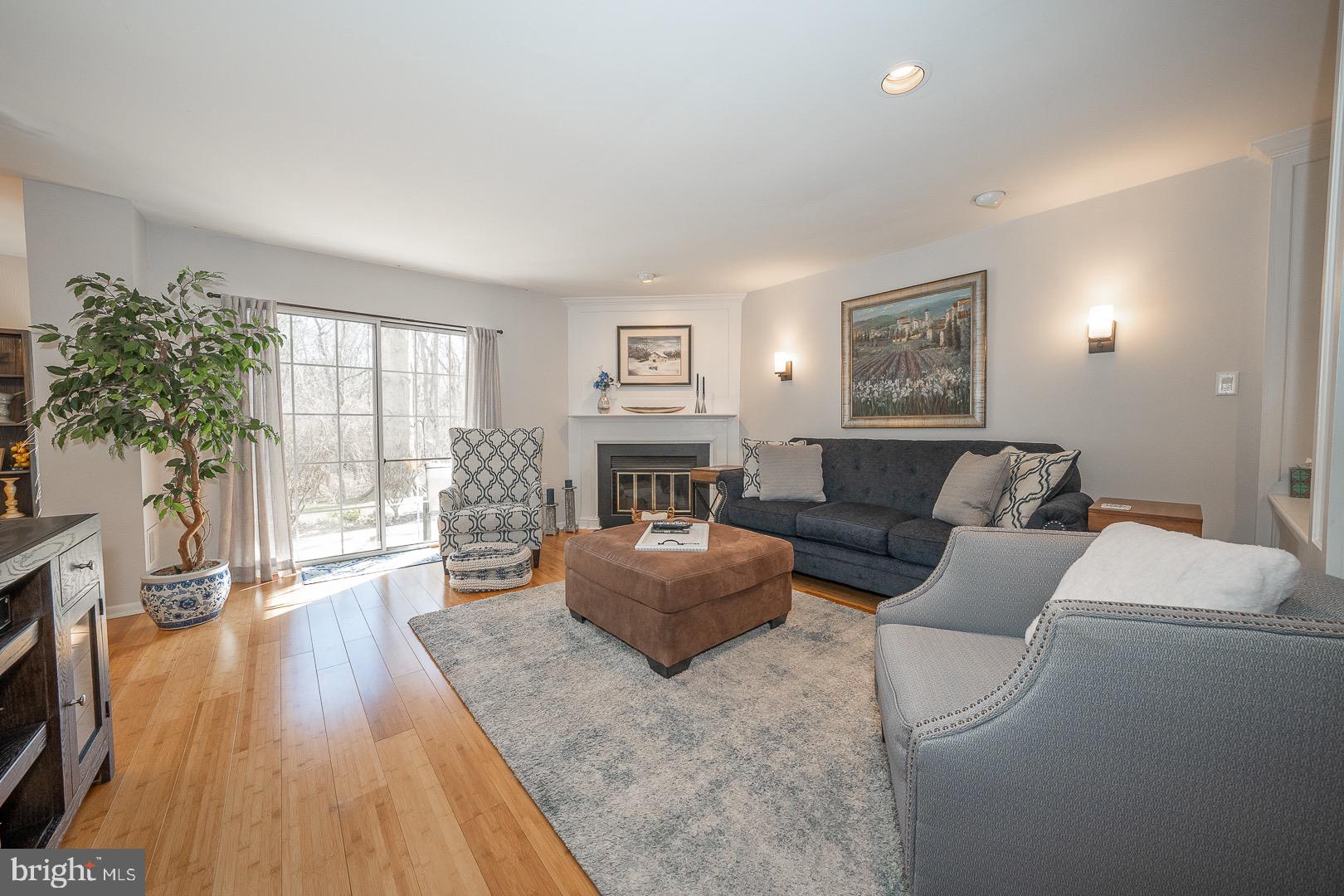 VALLEY STREAM - Residential