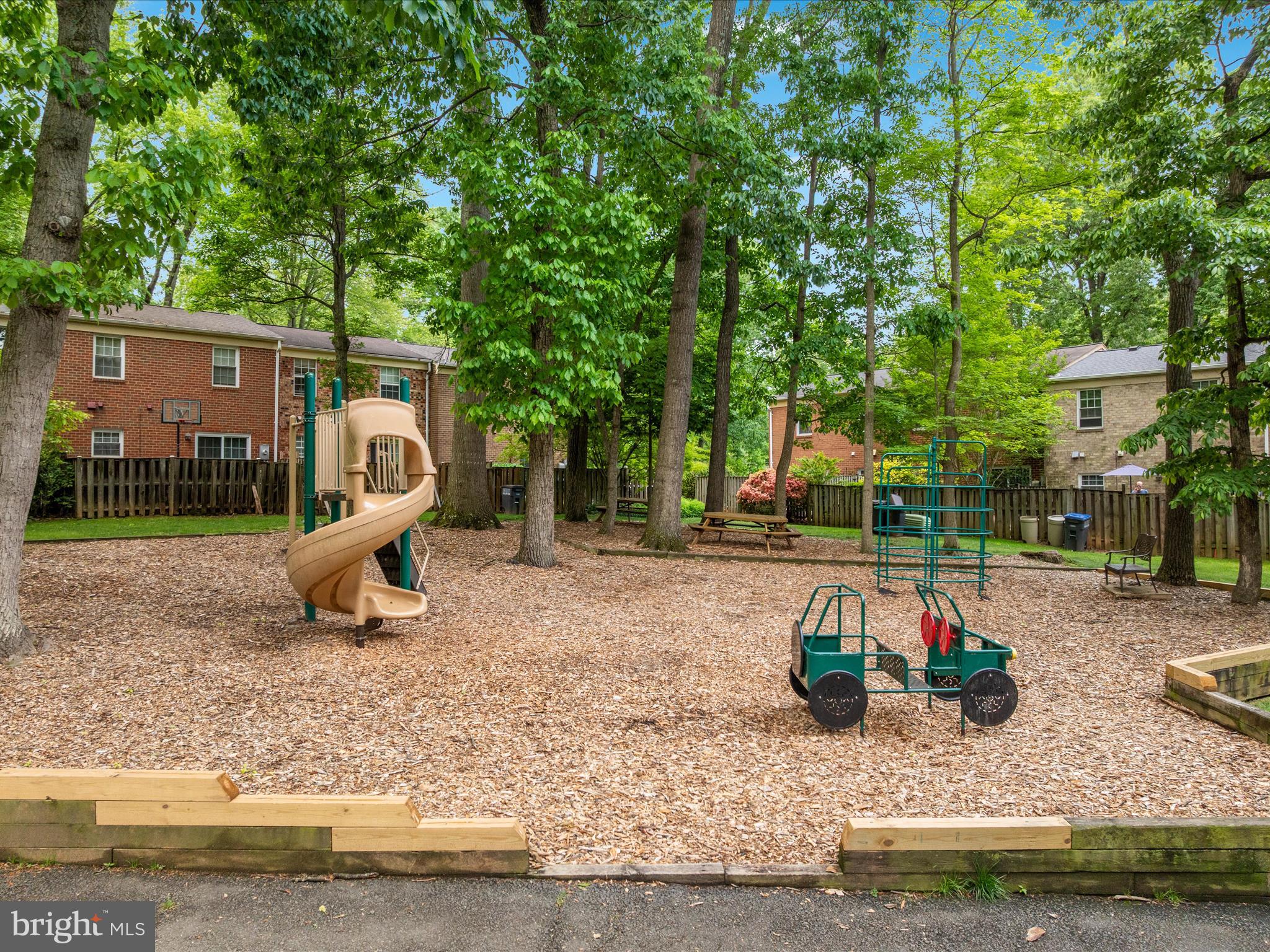 SADDLER OAKS - Residential