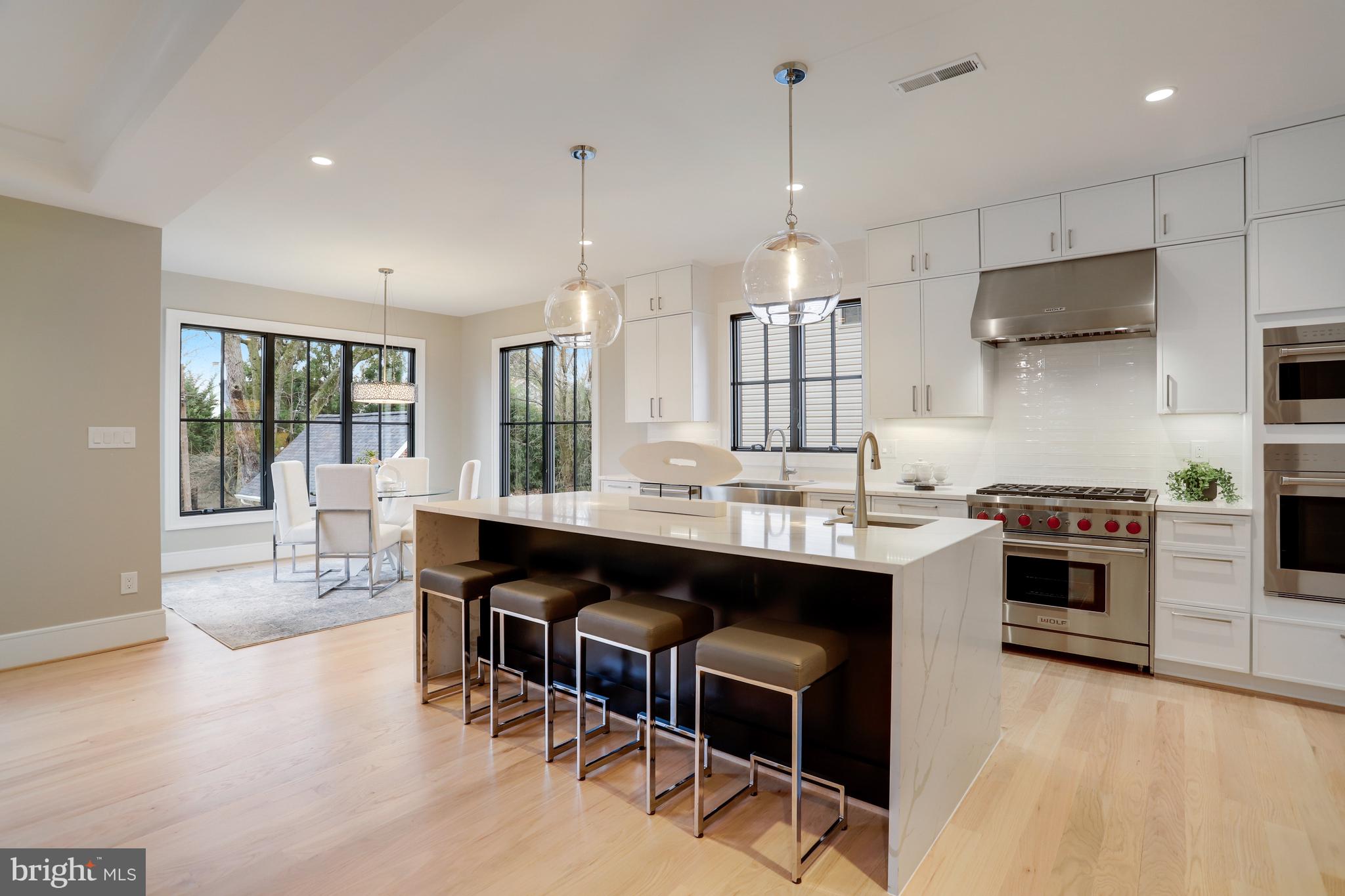 LYONHURST - Residential