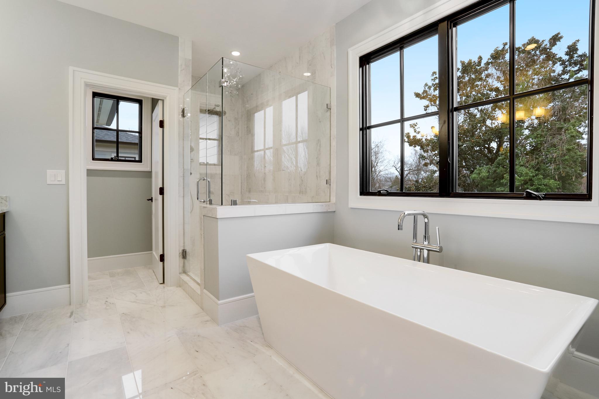 LYONHURST - Residential