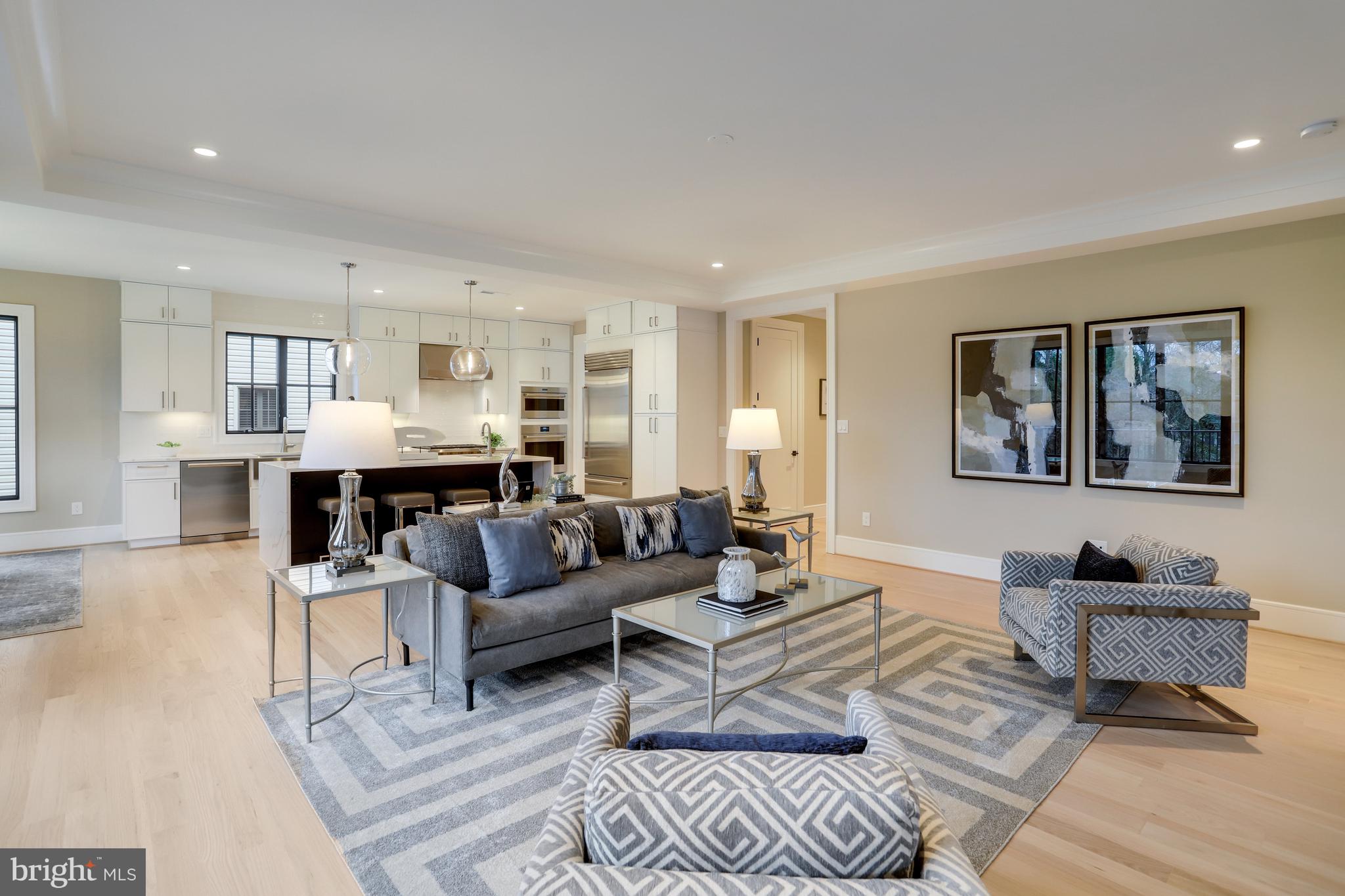 LYONHURST - Residential