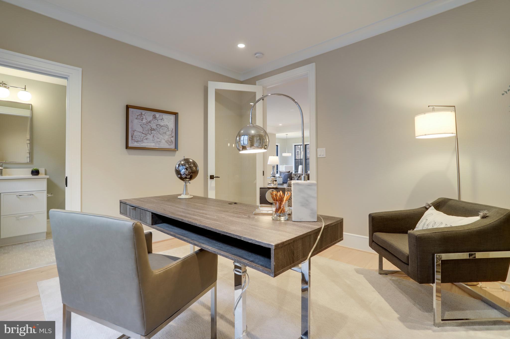 LYONHURST - Residential